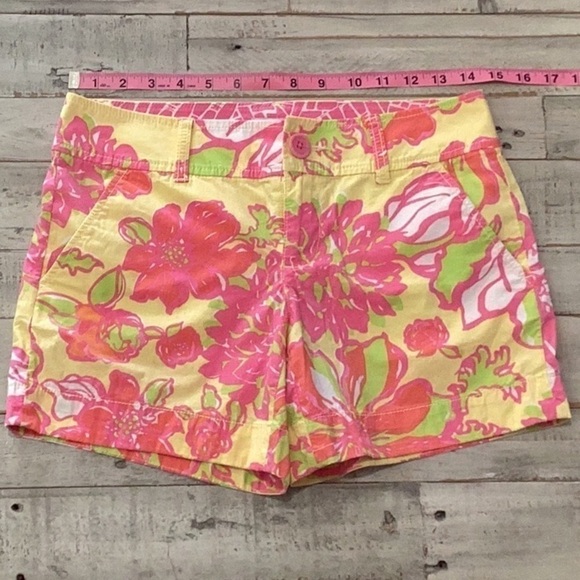 Lilly Pulitzer‎ Floral Shorts - Picture 2 of 4
